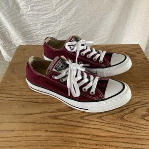 Maroon Low top converse all star